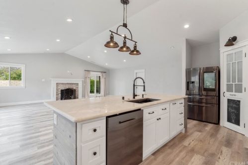 5545 Gloucester Way, Riverside CA  92506-3425 exterior