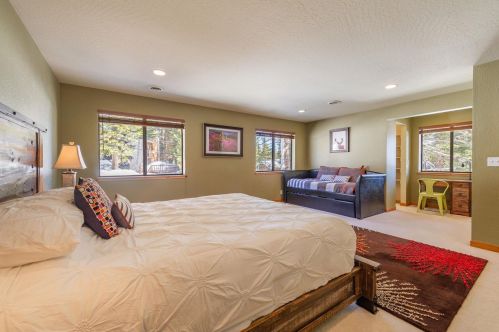 11436 Rhineland Ave, Truckee CA  96161-7067 exterior