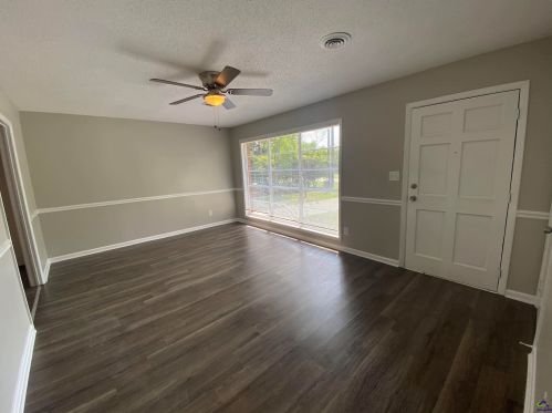 102 Meadowcliff Cir, Warner Robins, GA 31093-3049