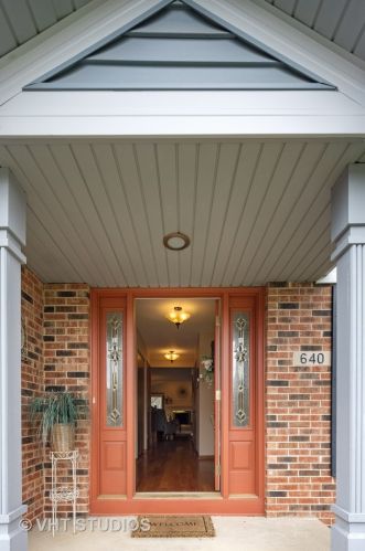 640 Country Club Dr, Itasca, IL 60143-1681