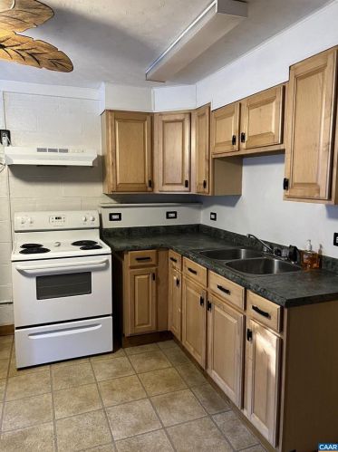 2311 Crestmont Ave, Charlottesville, VA 22903-3611