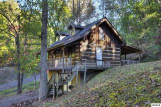 1945 Little Cove Rd, Pigeon Forge, TN 37862-8047