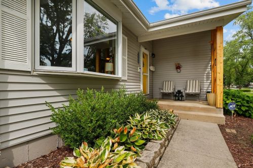 3903 Eagle Ln, Rolling Meadows, IL 60008-2923