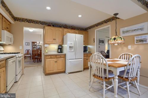 185 Valleybrook Dr, Lancaster PA  17601-4620 exterior