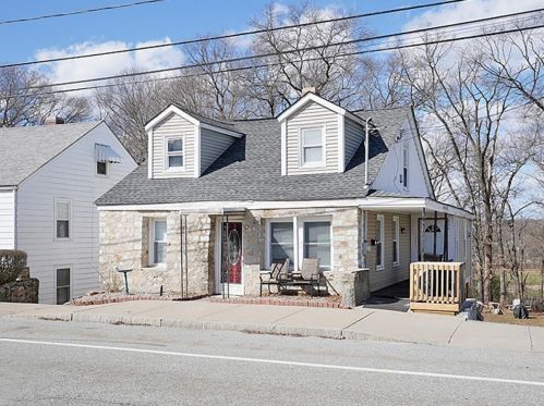 256 Aylsworth Ave, Woonsocket, RI 02895-4810