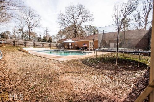 30 Dogwood Ln, Porterdale, GA 30014-3630