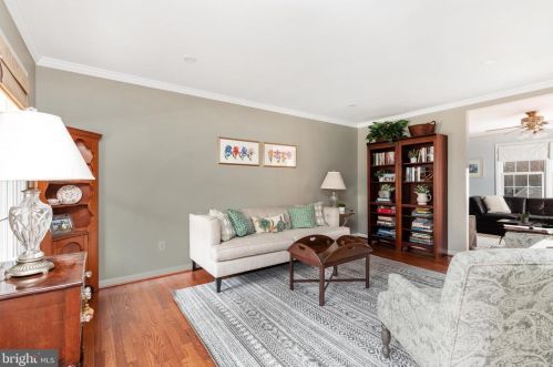 9437 Wallingford Dr, Springfield, VA 22015-1735
