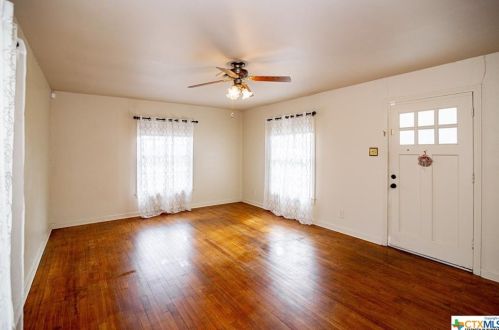 1309 La Valliere St, Victoria, TX 77901-7330