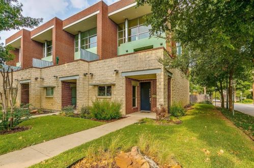 1200 Fairmount Ave, Fort Worth TX  76104-4214 exterior