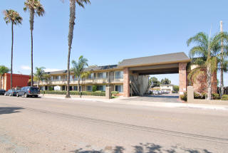 245 Woodlawn Ave, Chula Vista CA  91910-2103 exterior