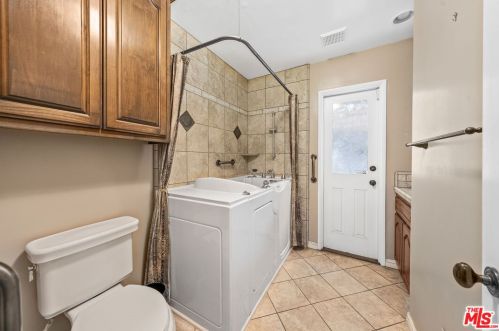 1347 San Luis Rey Dr, Glendale CA  91208-1961 exterior