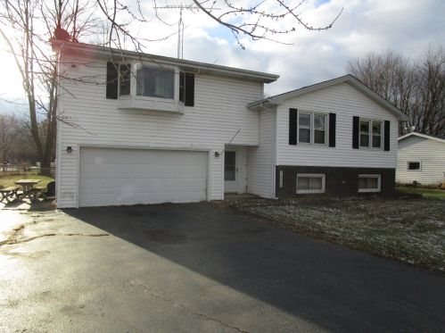 7903 Franklin St, Alden, IL 60033-9342