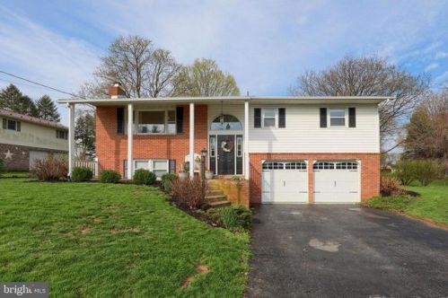 12 Green Lawn Dr, Ephrata, PA 17522-9224