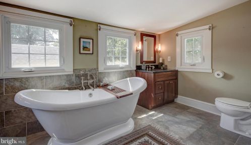 420 Allens Ln, Philadelphia PA 19119-3310 exterior