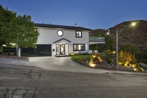 2434 Delisle Ct, Glendale CA  91208-2210 exterior