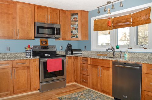 30 Stonehouse Ln, Keene, NH 03431-5248