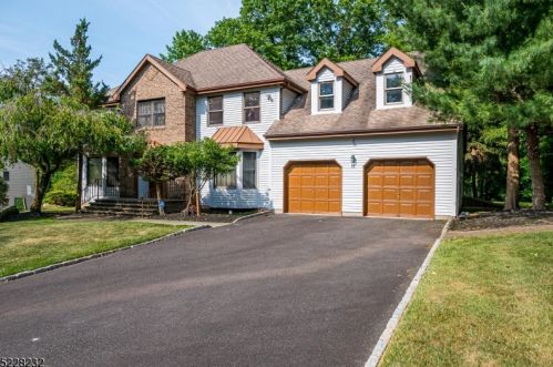 11 Anthony Ave, Edison, NJ 08820-1466