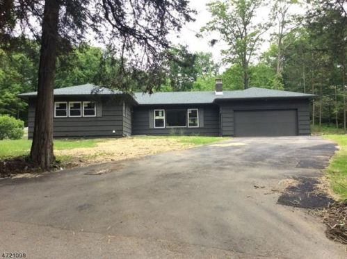 261 Glen Rd, Sparta, NJ 07871-3145