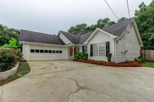 50 Oaklake Dr, Porterdale, GA 30016-4246