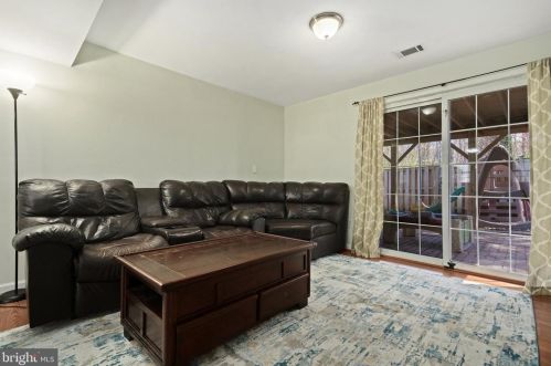 10121 Schoolhouse Woods Ct, Springfield VA  22015-2725 exterior