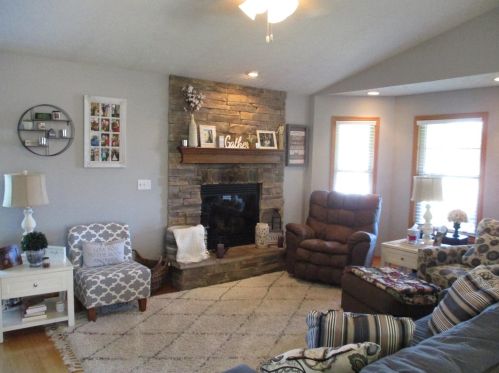 1110 Delaware St, Hobart, IN 46342-5886