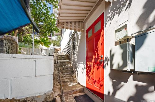 3750 Claudine St, Honolulu HI  96816-3808 exterior