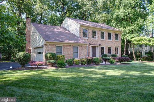 1212 Shaker Dr, Herndon, VA 20170-2405