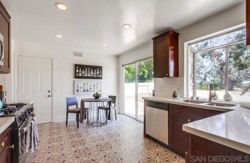 1376 Darwin Dr, Oceanside CA  92056-6618 exterior