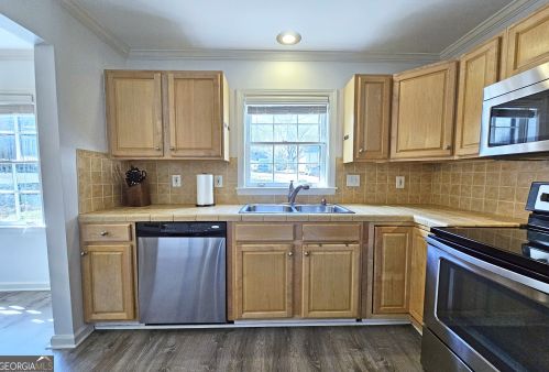 83 Montre Sq, Atlanta GA  30327-4046 exterior