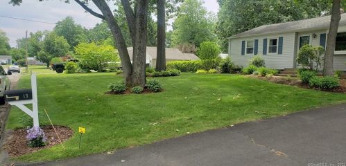 13 Robin Rd, Windsor Locks, CT 06096-1120