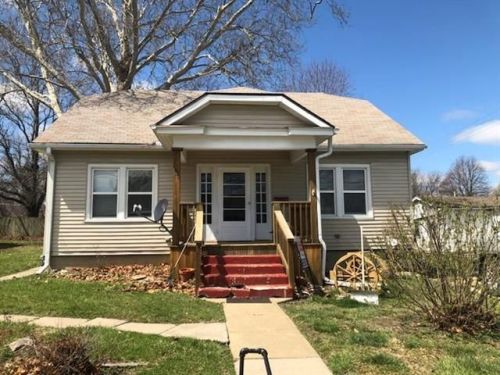 1431 Main St, Trenton, MO 64683-1826