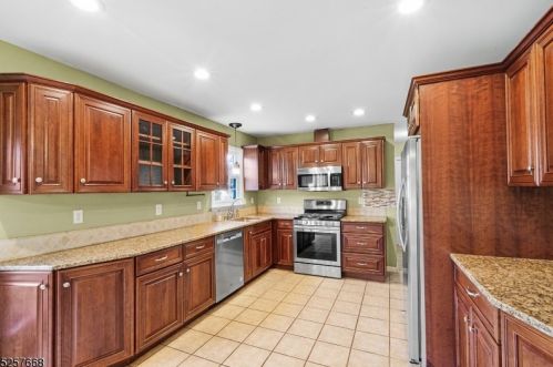 18 Meadow Ln, Hackettstown NJ  07840-4116 exterior