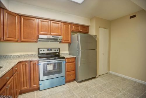 1102 Sayre Dr, Princeton, NJ 08540-5815