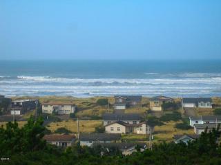1606 Oceanview Dr, Waldport OR  97394-9563 exterior