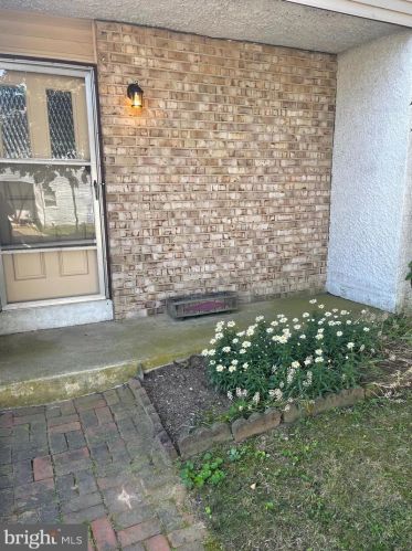307 Greenland Dr, Lancaster, PA 17602-3355