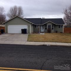 2916 Quartz Ave, Eagle Crest OR  97756-8036 exterior