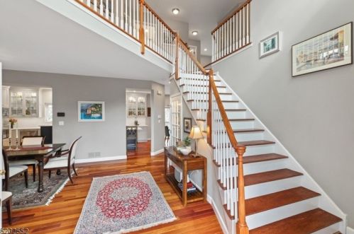 2 York Dr, Princeton, NJ 08540-7939