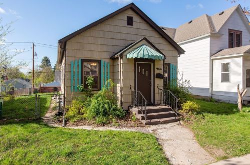 986 4th St, Saint Paul MN  55106-5209 exterior