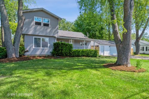 10664 Eastwood Rd, Waukegan, IL 60087-2369