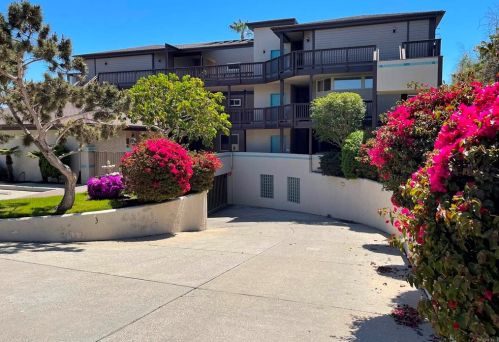 331 Olive Ave, Carlsbad, CA 92008-7437