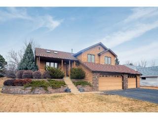 3922 Worchester Dr, Saint Paul, MN 55123-1652