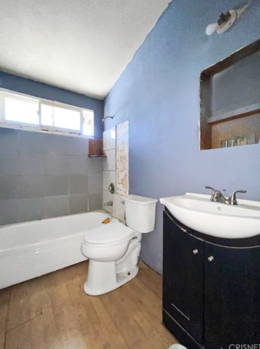 1020 Dennis Ave, Simi Valley CA  93065-3224 exterior