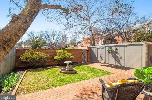 5940 Queenston St, Springfield VA  22152-1731 exterior