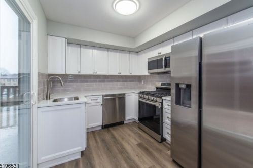 142 Nottingham Sq, Hackettstown NJ  07840-4236 exterior