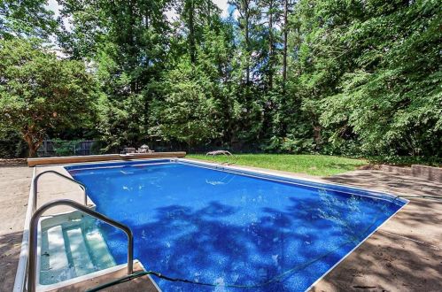 810 Mabry Rd, Atlanta GA  30328-2662 exterior