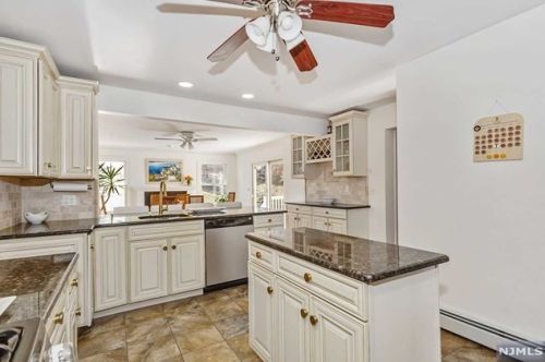 97 Roosevelt Ave, Paterson NJ  07506-0015 exterior