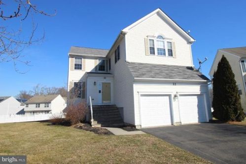 22 Hemingway Ln, Columbus, NJ 08022-2325