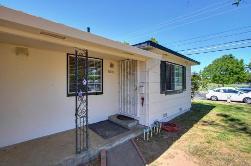 10375 Holmes Way, Rancho Cordova, CA 95670-2016