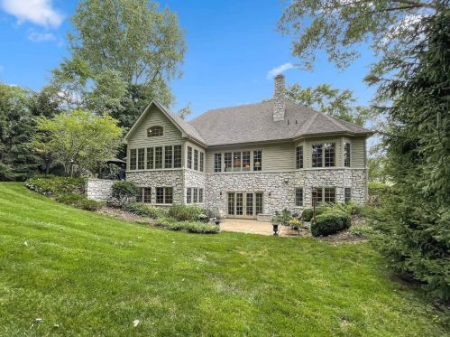 1904 William Dr, Valpo IN  46385-8168 exterior