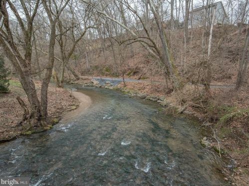 2122 Millcreek Rd, Lancaster PA  17602-4749 exterior